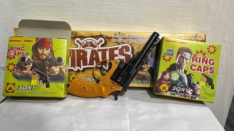 Pirate Gun With Ring Cap - Premium